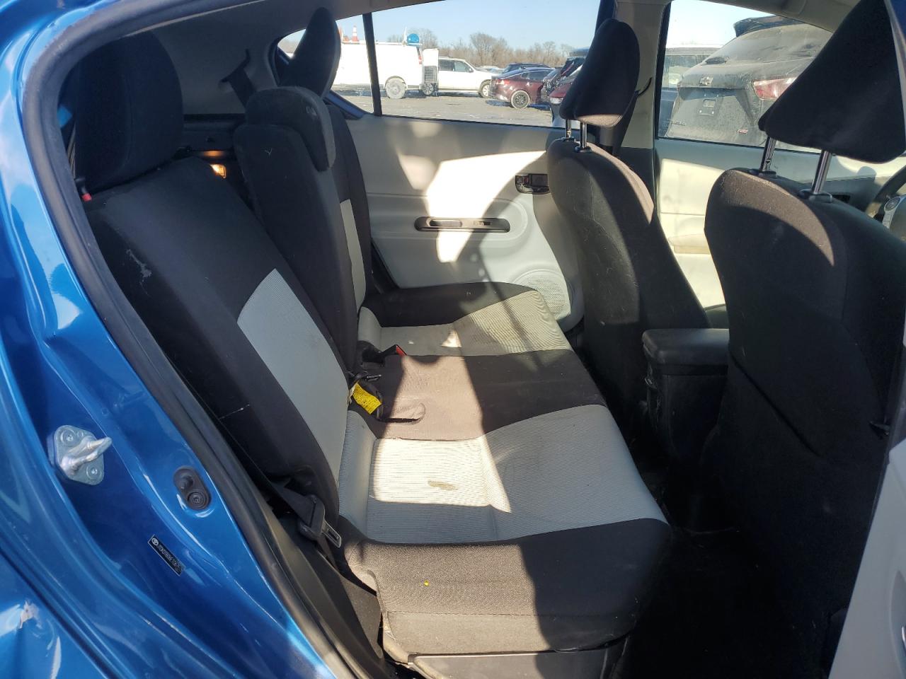2014 Toyota Prius - Image 10