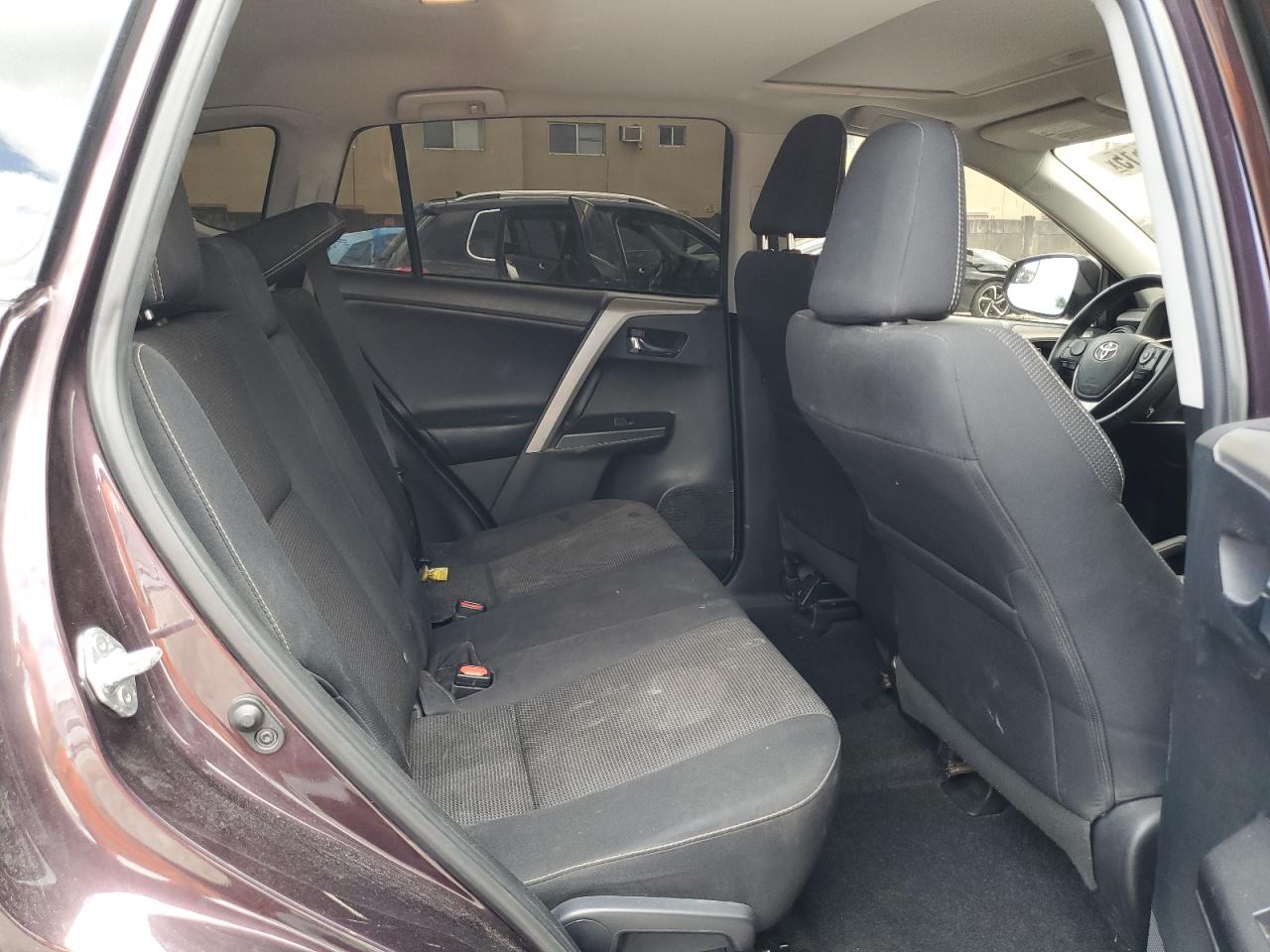 2017 Toyota RAV 4 - Image 11