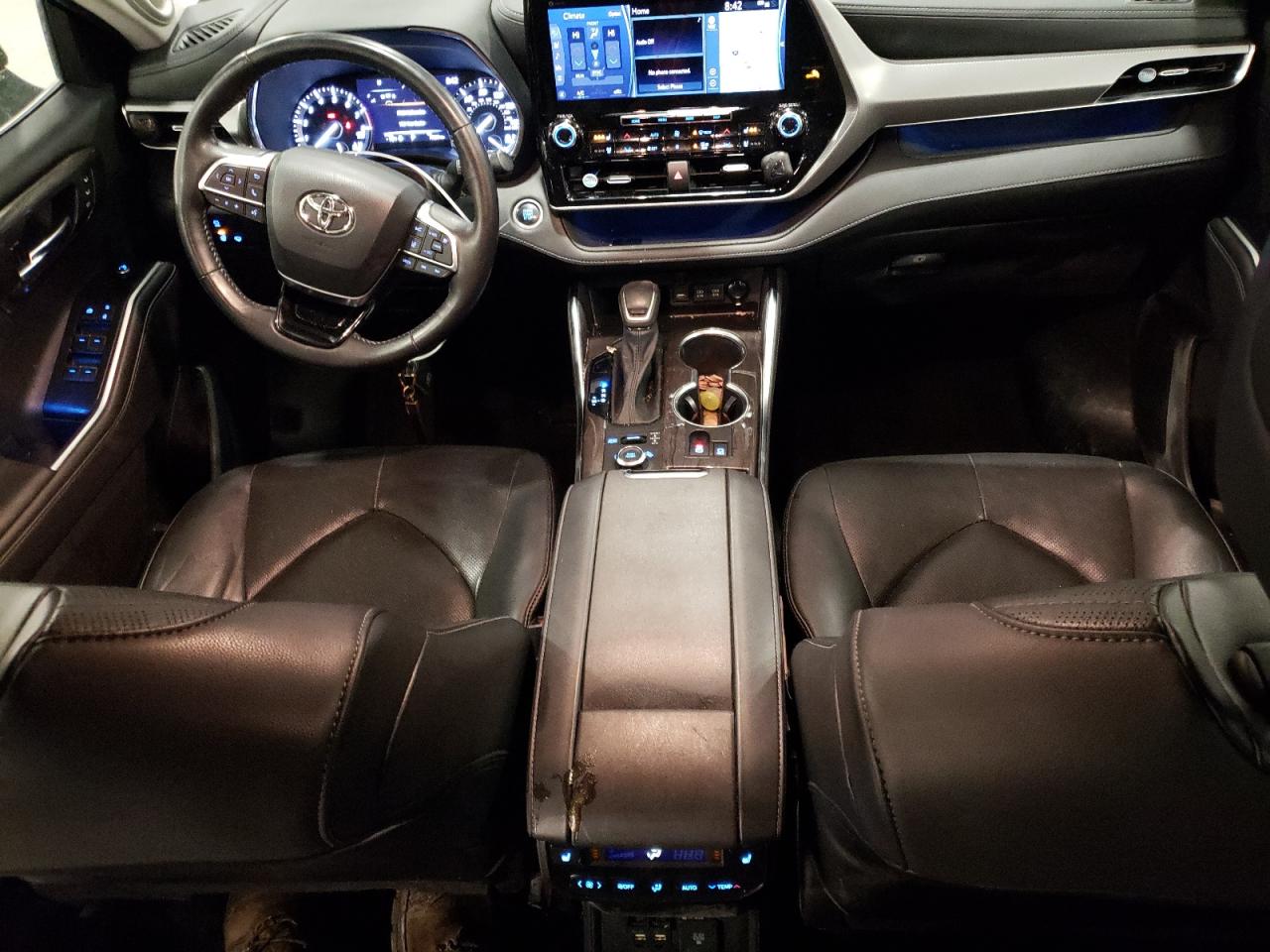 2021 Toyota Highlander - Image 8