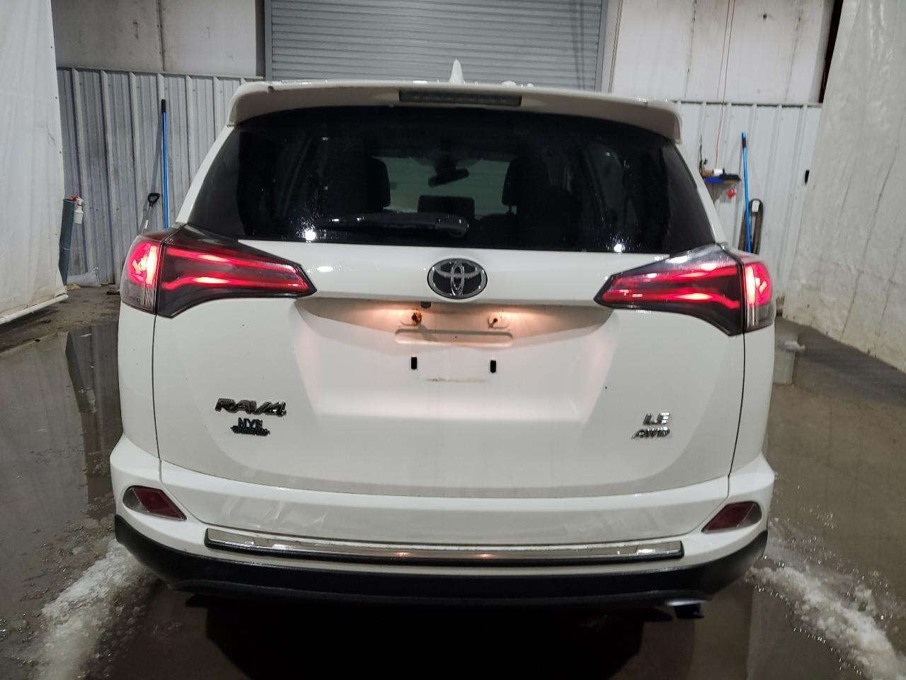 2018 Toyota RAV 4 - Image 6