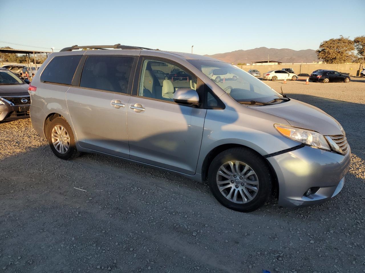 2013 Toyota Sienna - Image 4