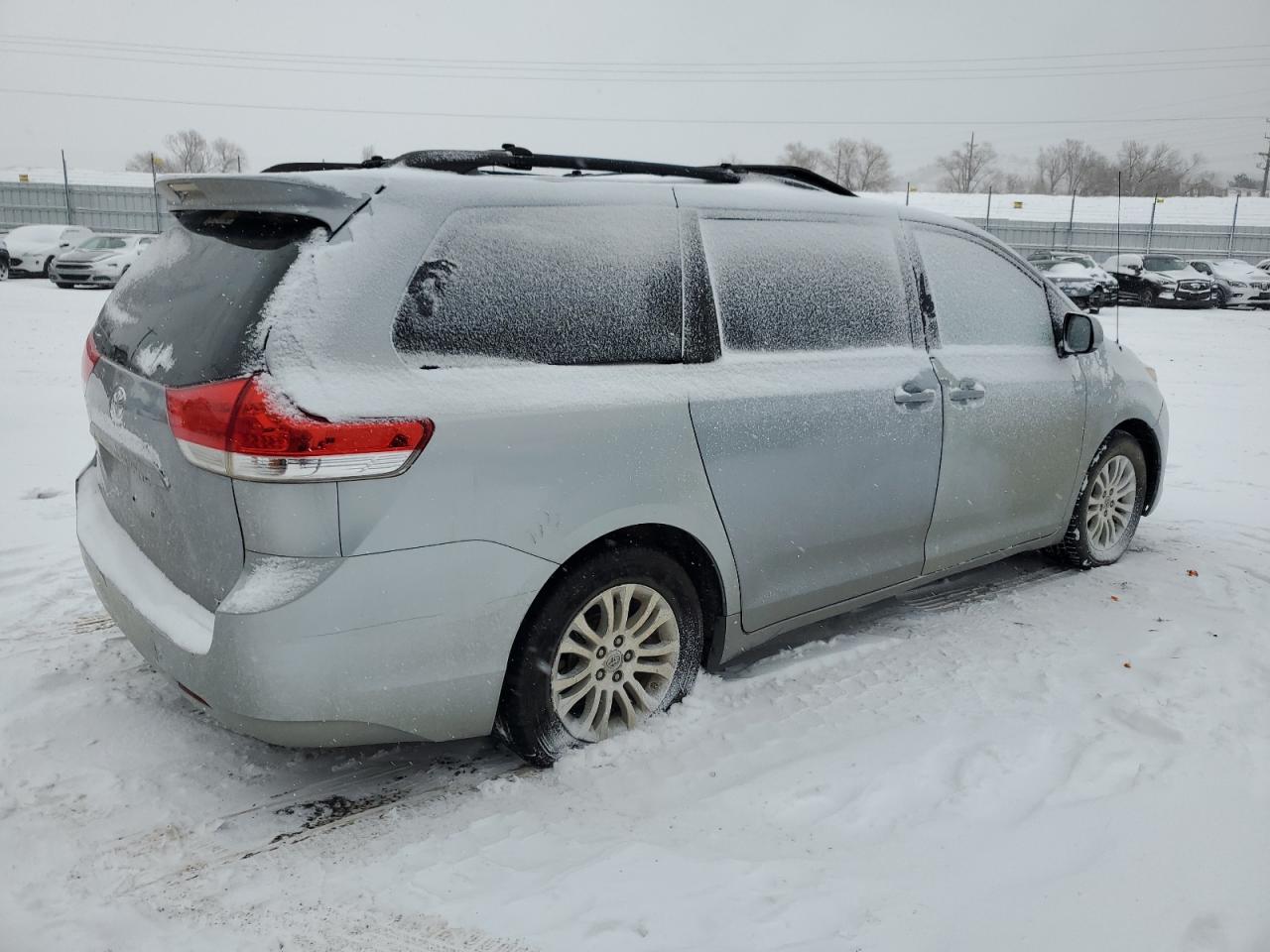 2012 Toyota Sienna - Image 3