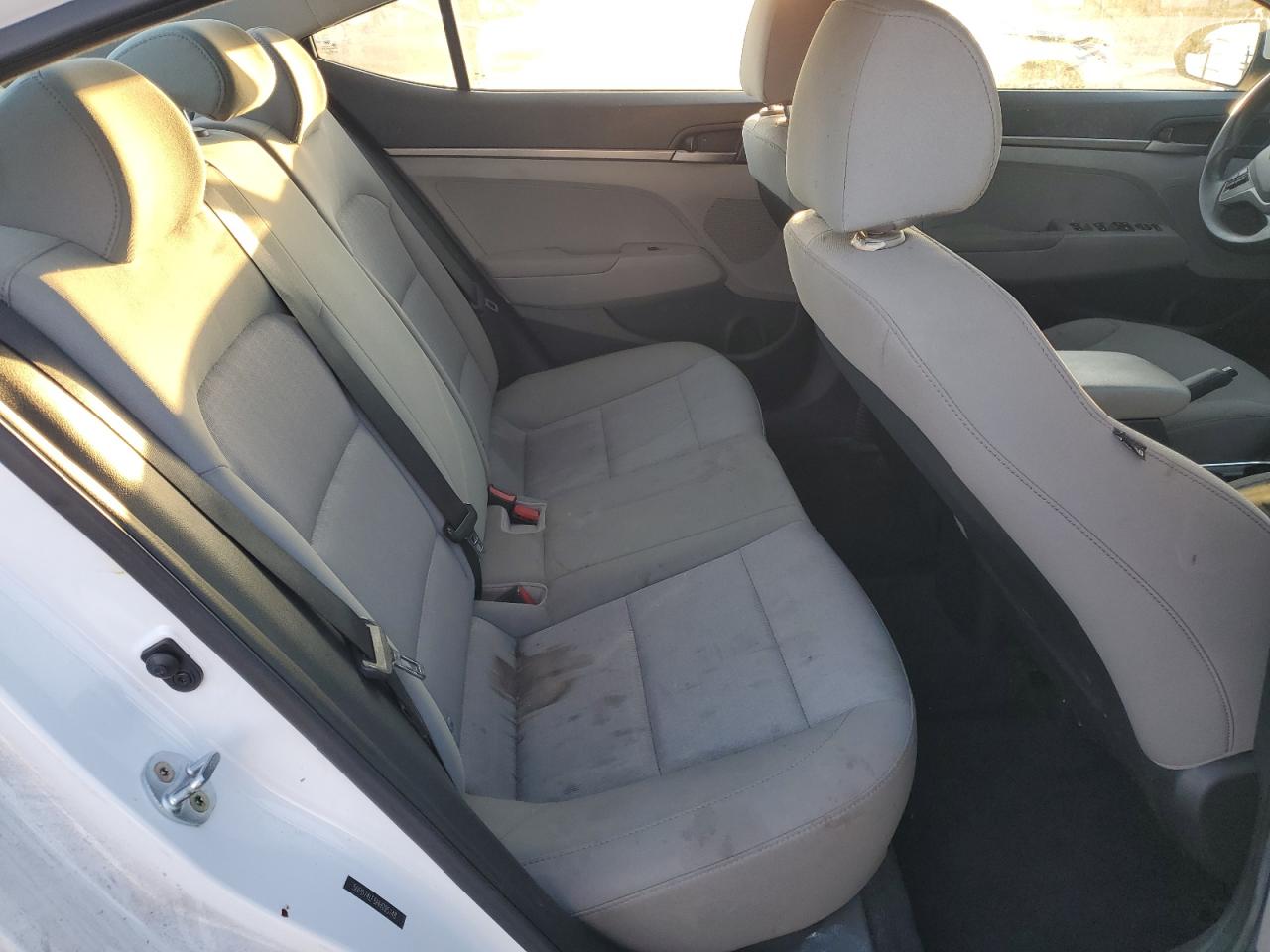 2017 Hyundai Elantra - Image 10