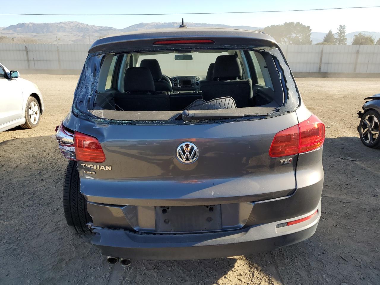 2017 Volkswagen Tiguan - Image 6