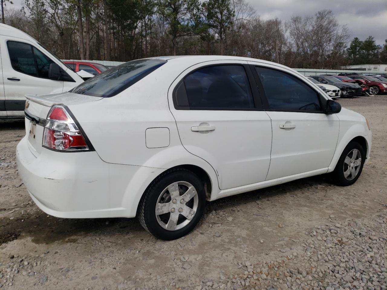 2011 Chevrolet Aveo - Image 3