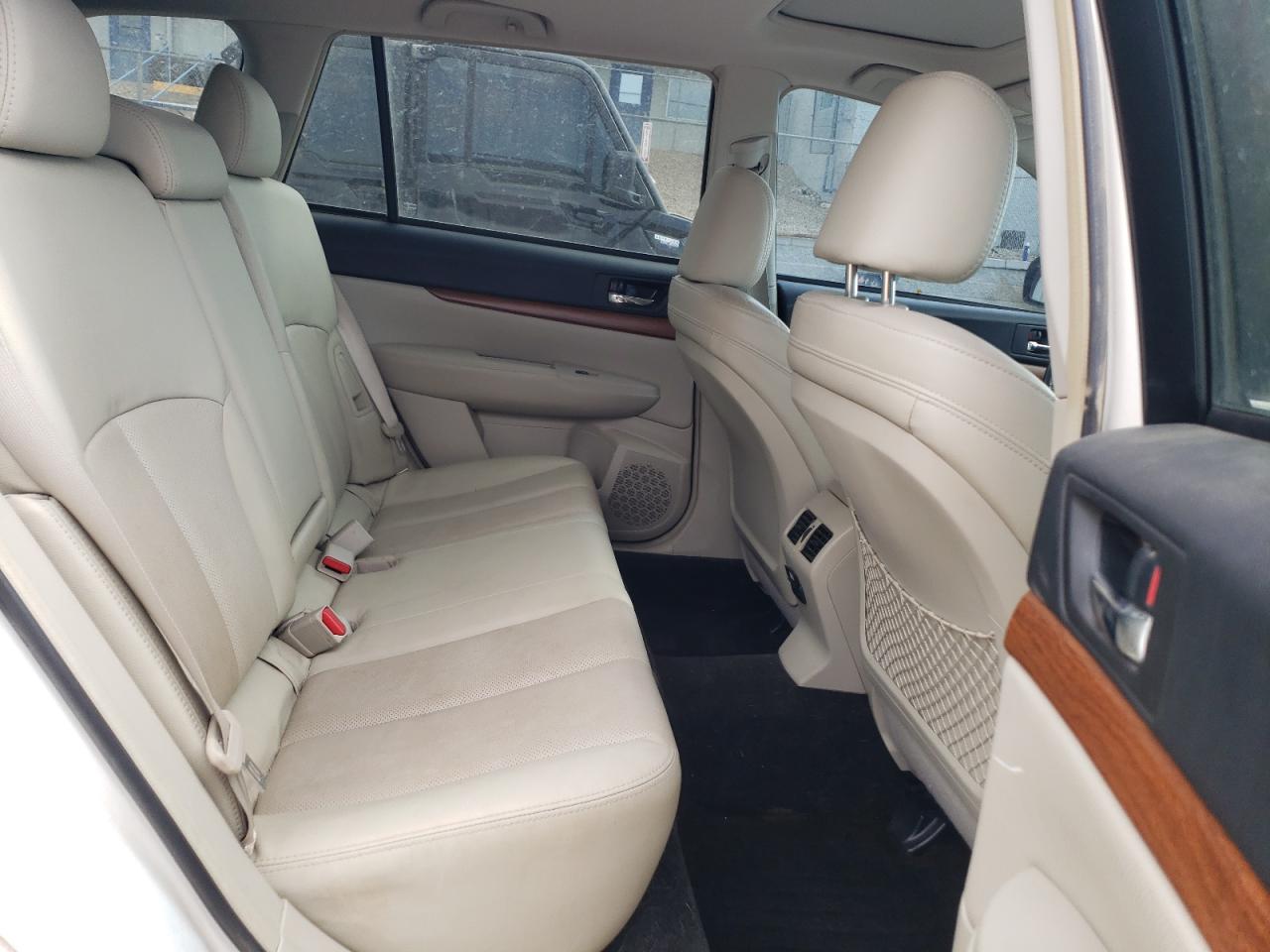 2013 Subaru Outback - Image 12