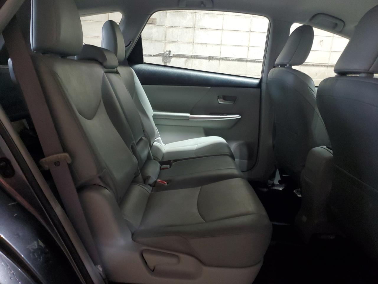 2014 Toyota Prius - Image 11