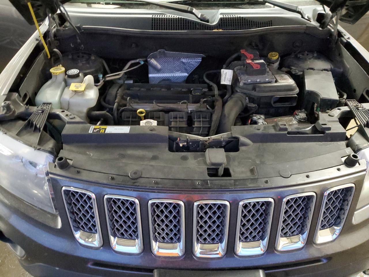 2016 Jeep Compass - Image 12