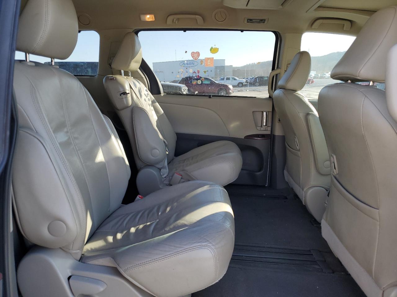 2012 Toyota Sienna - Image 12