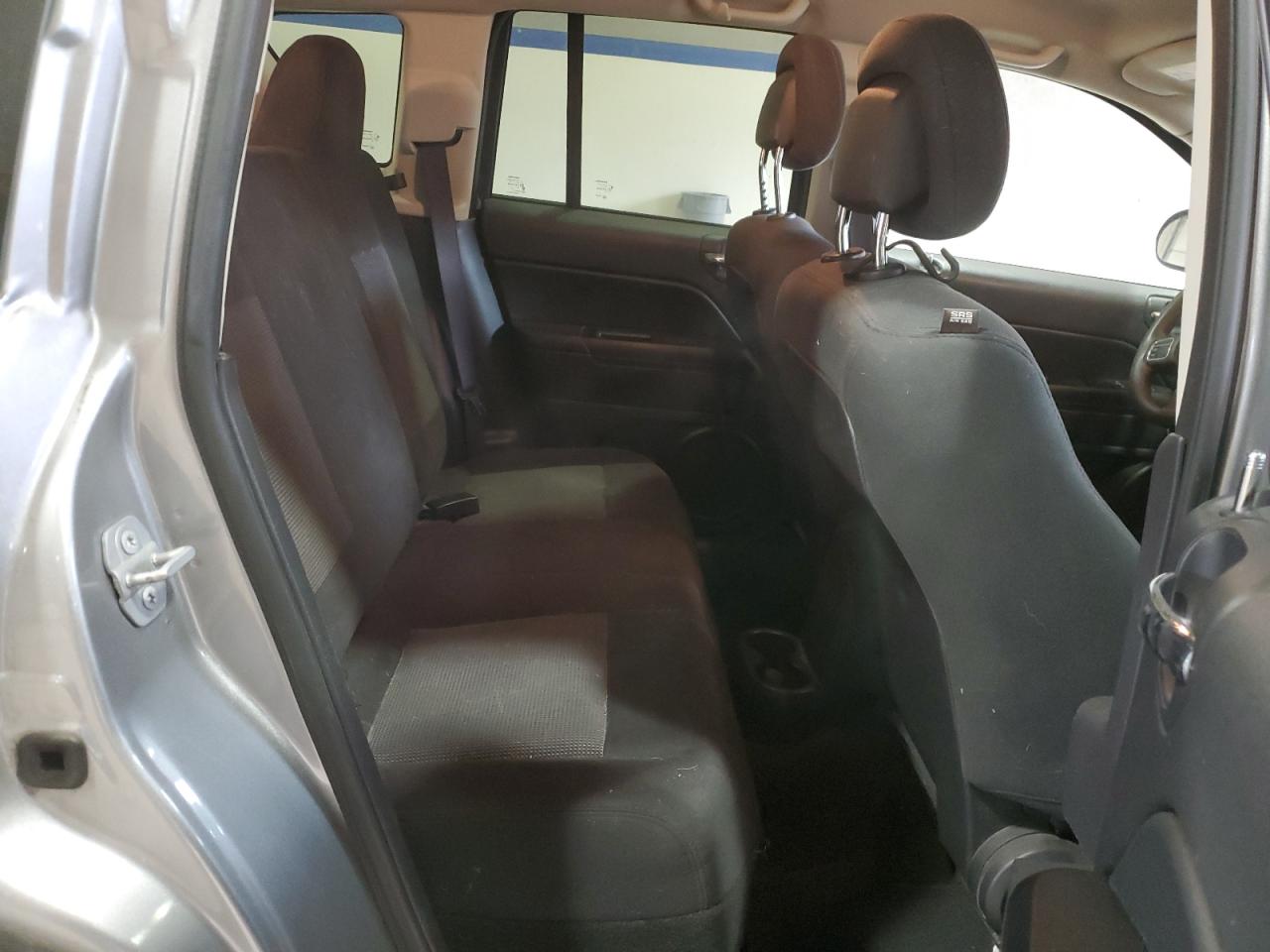 2016 Jeep Compass - Image 11