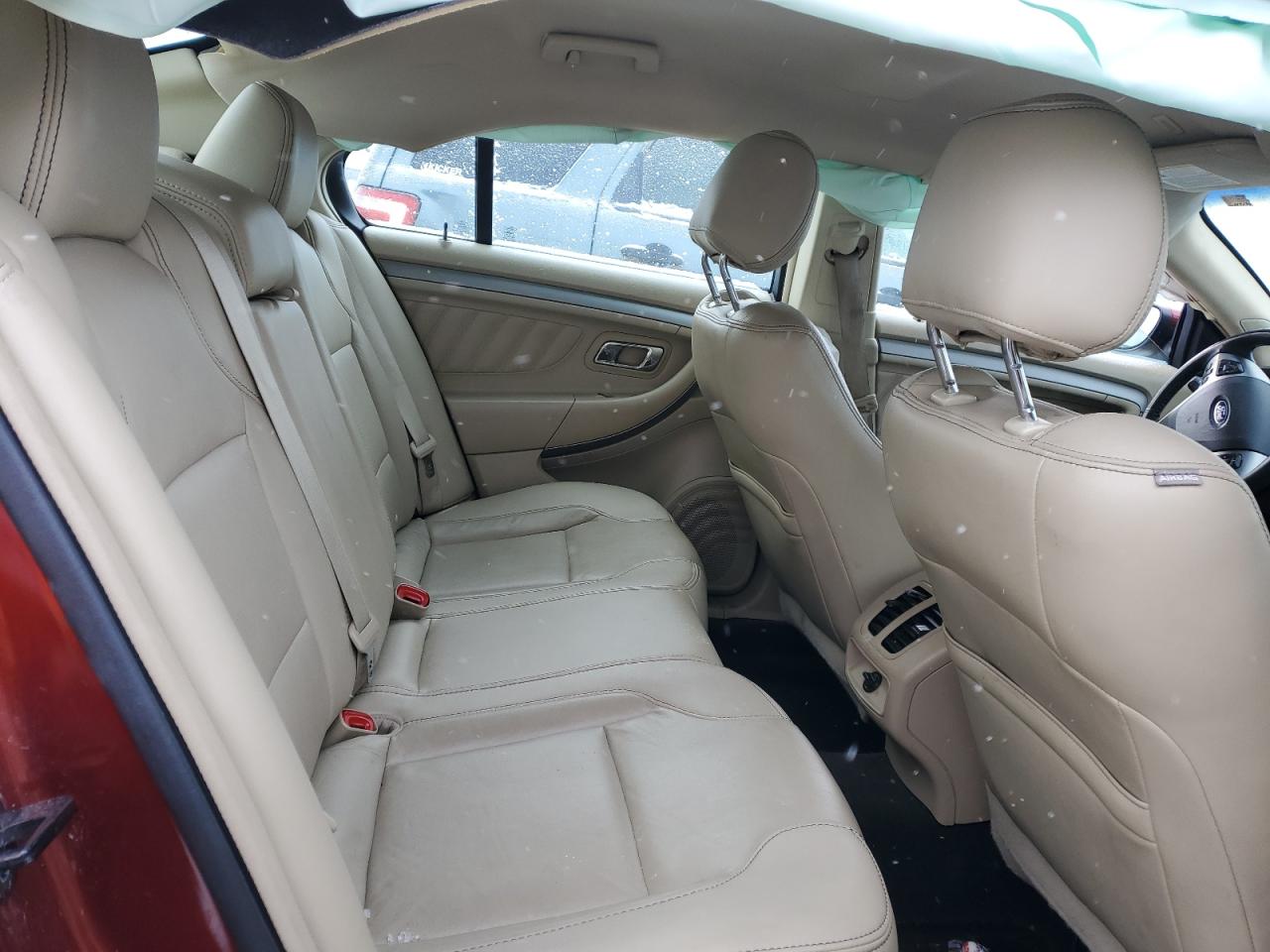 2014 Ford Taurus - Image 10