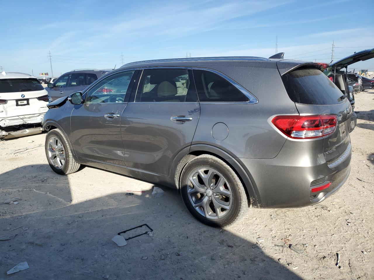 2017 Kia Sorento - Image 2