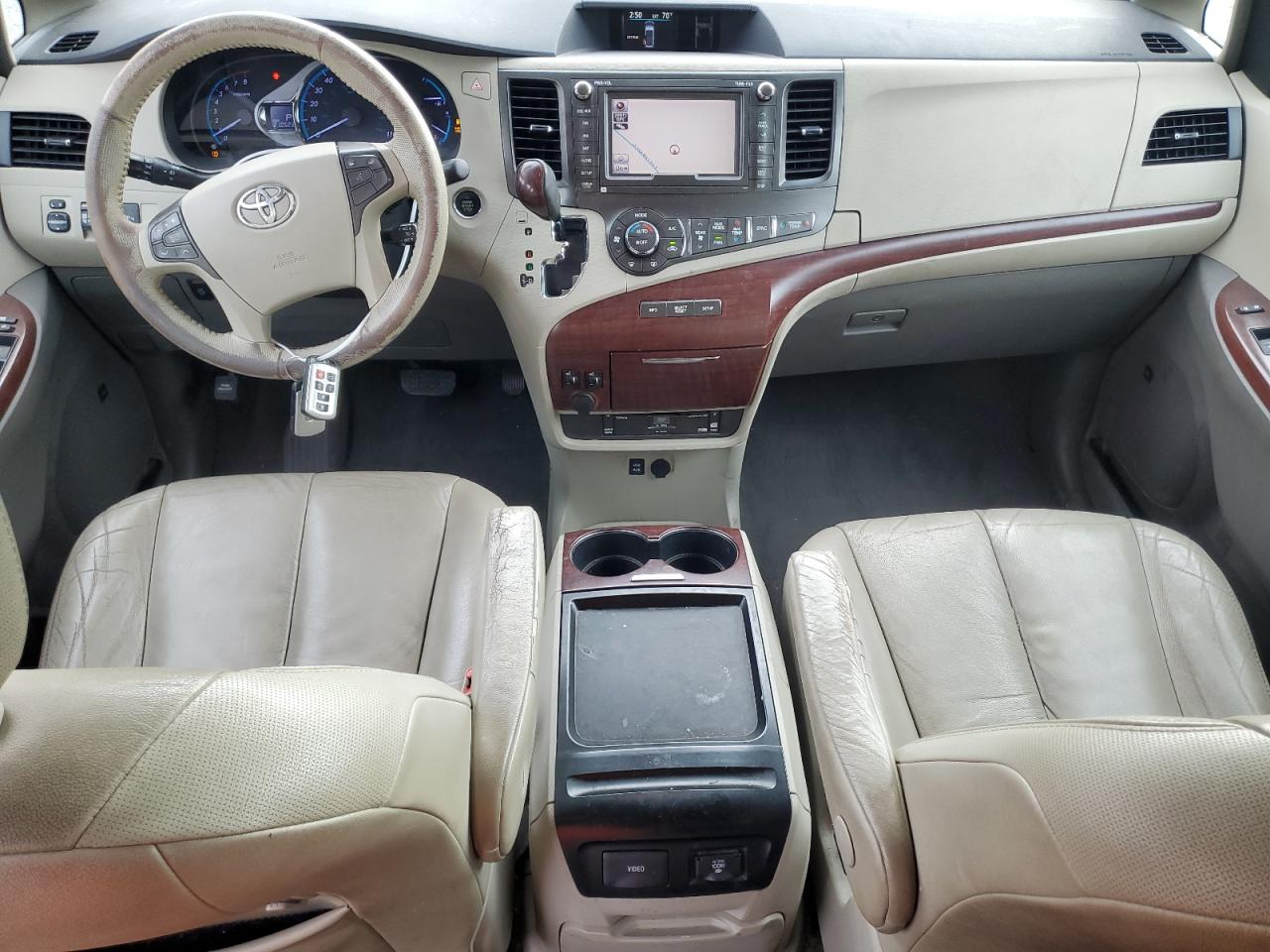 2011 Toyota Sienna - Image 8