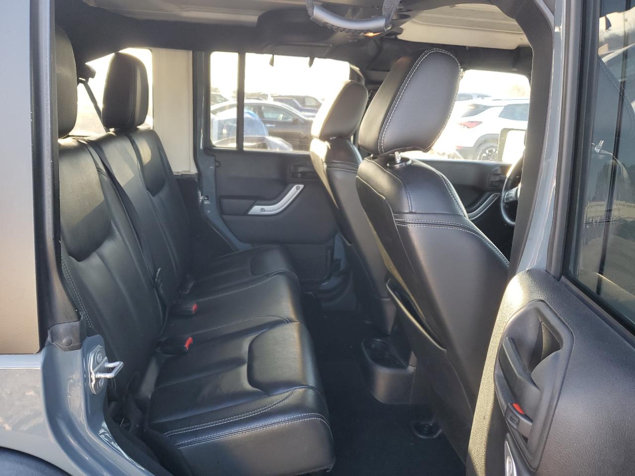 2015 Jeep Wrangler - Image 10