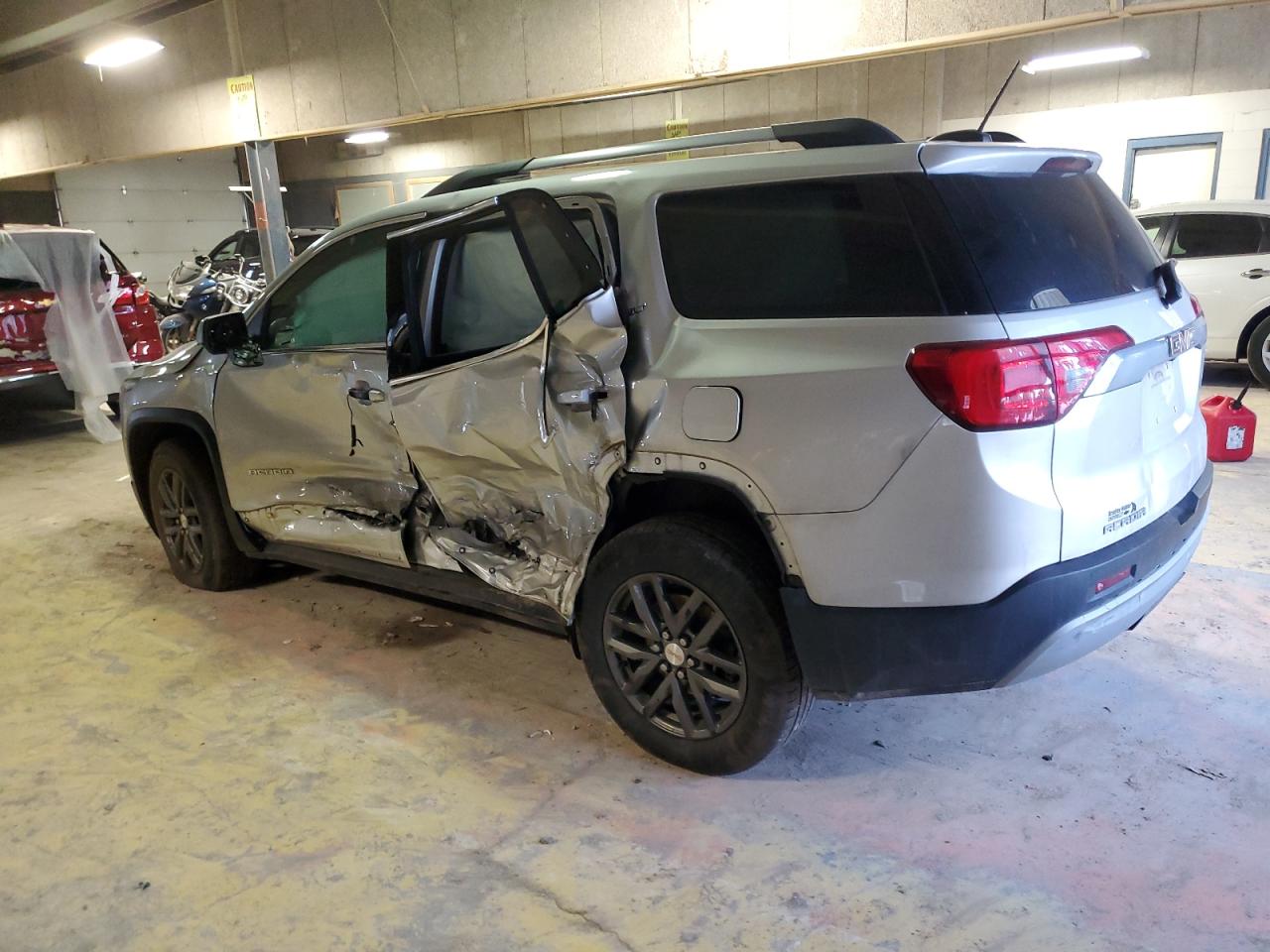 2018 GMC Acadia - Image 2