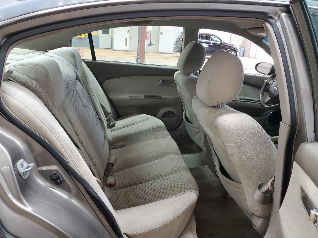 2005 Nissan Altima - Image 10