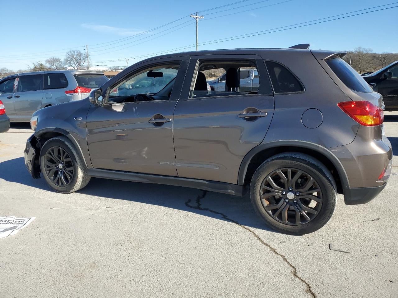 2018 Mitsubishi Outlander - Image 2
