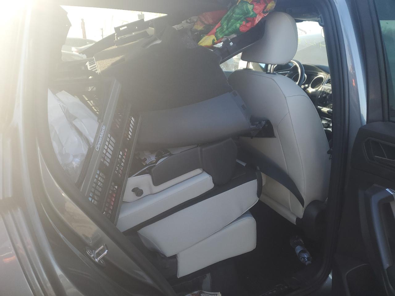 2021 Volkswagen Tiguan - Image 11