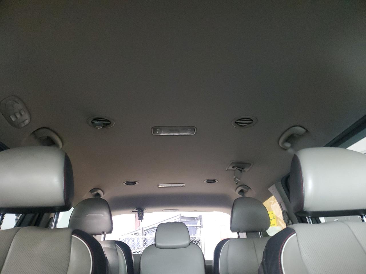 2016 Kia Sedona - Image 10