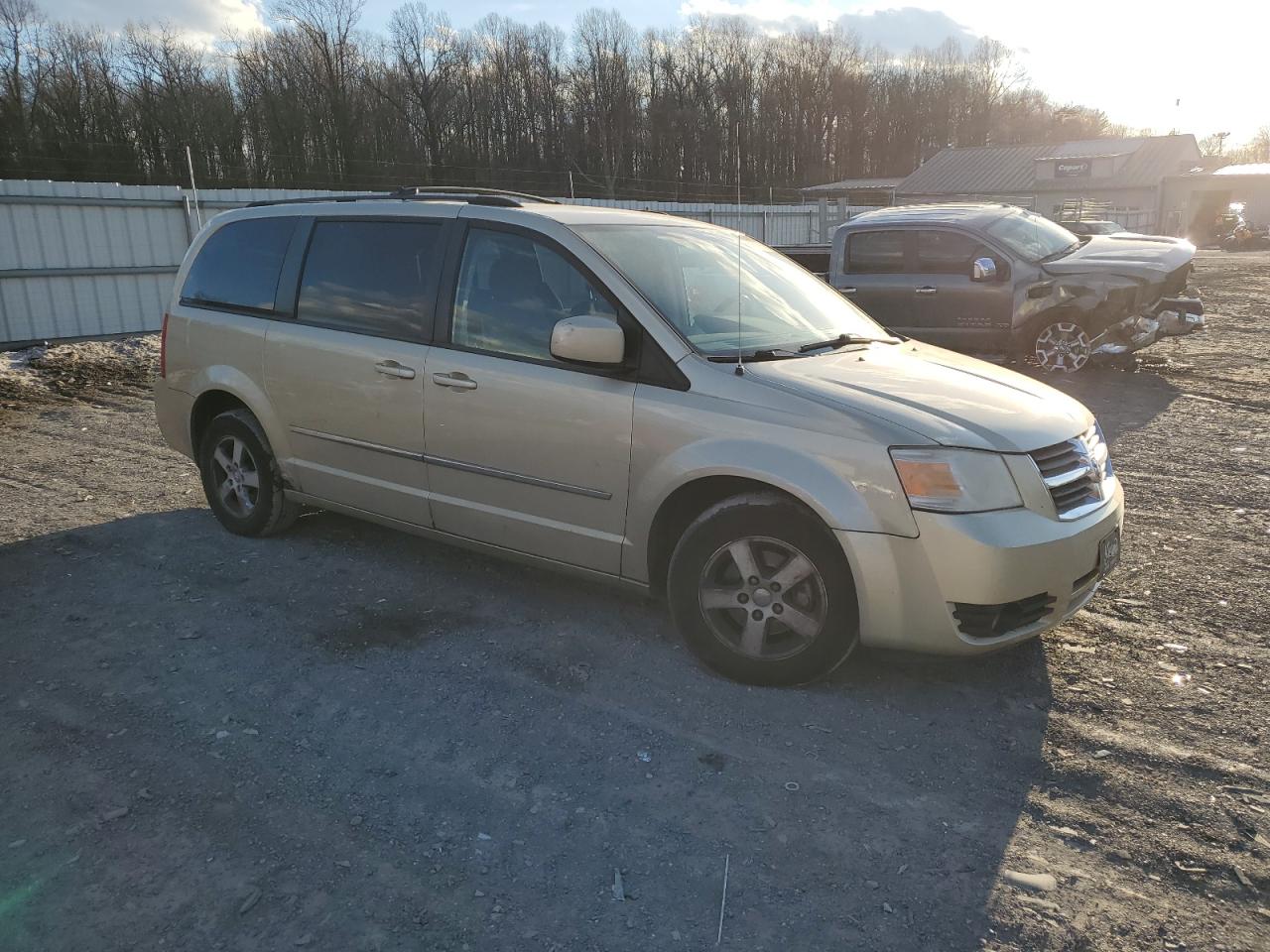 2010 Dodge Caravan - Image 4