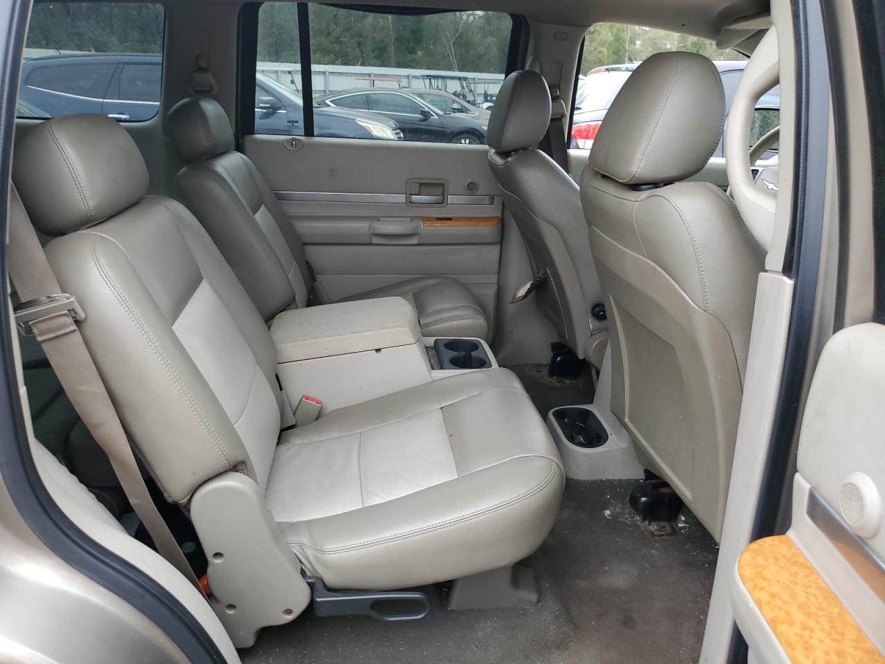 2007 Chrysler Aspen - Image 11