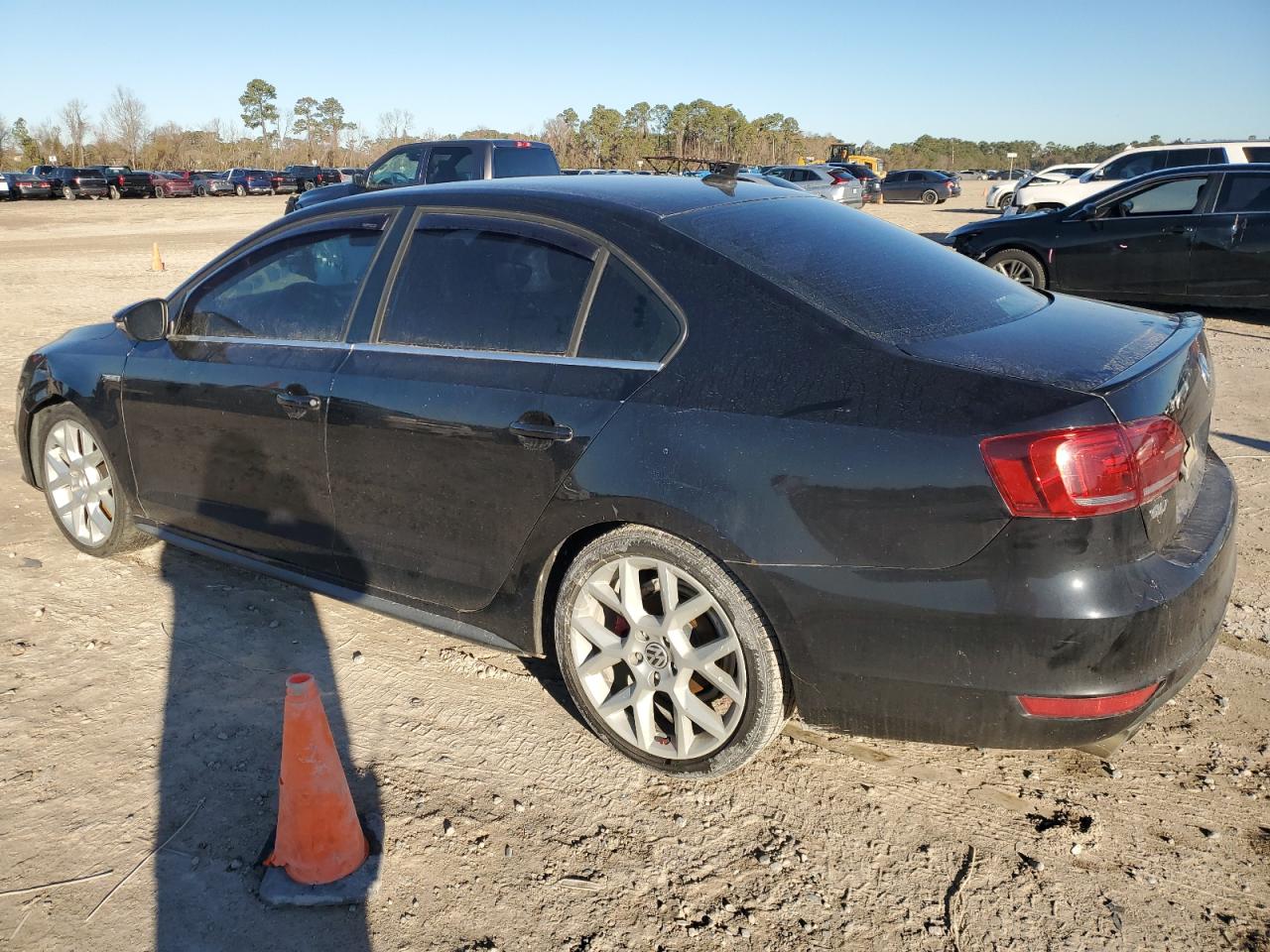 2014 Volkswagen Jetta - Image 2