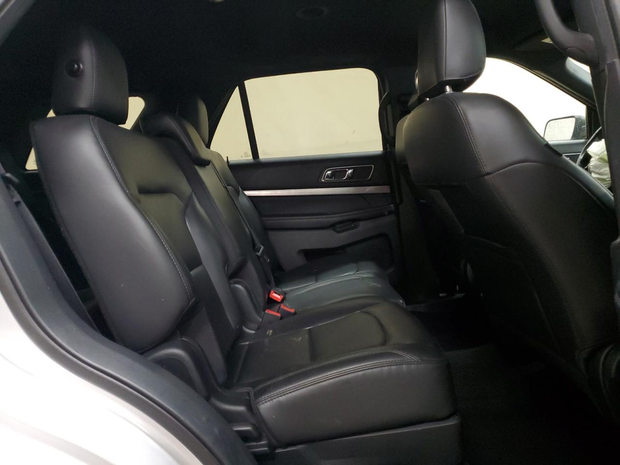 2019 Ford Explorer - Image 11