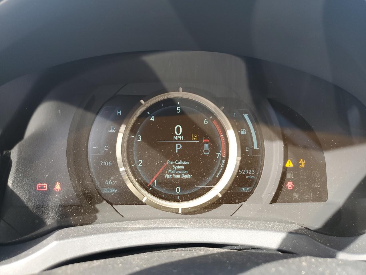 2019 Lexus IS - Image 9