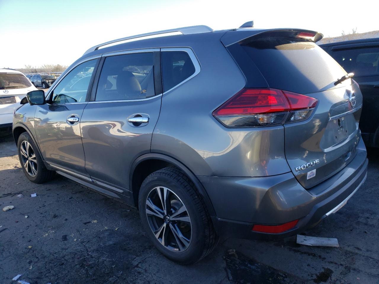 2017 Nissan Rogue - Image 2