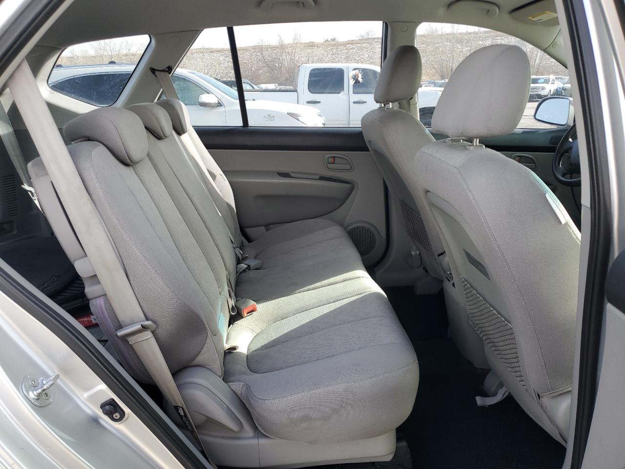 2009 Kia Rondo - Image 11