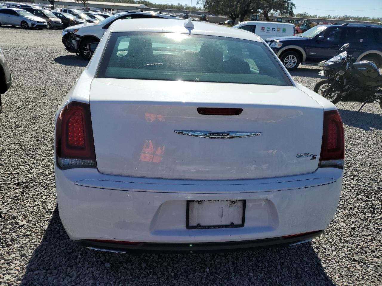 2019 Chrysler 300 - Image 6
