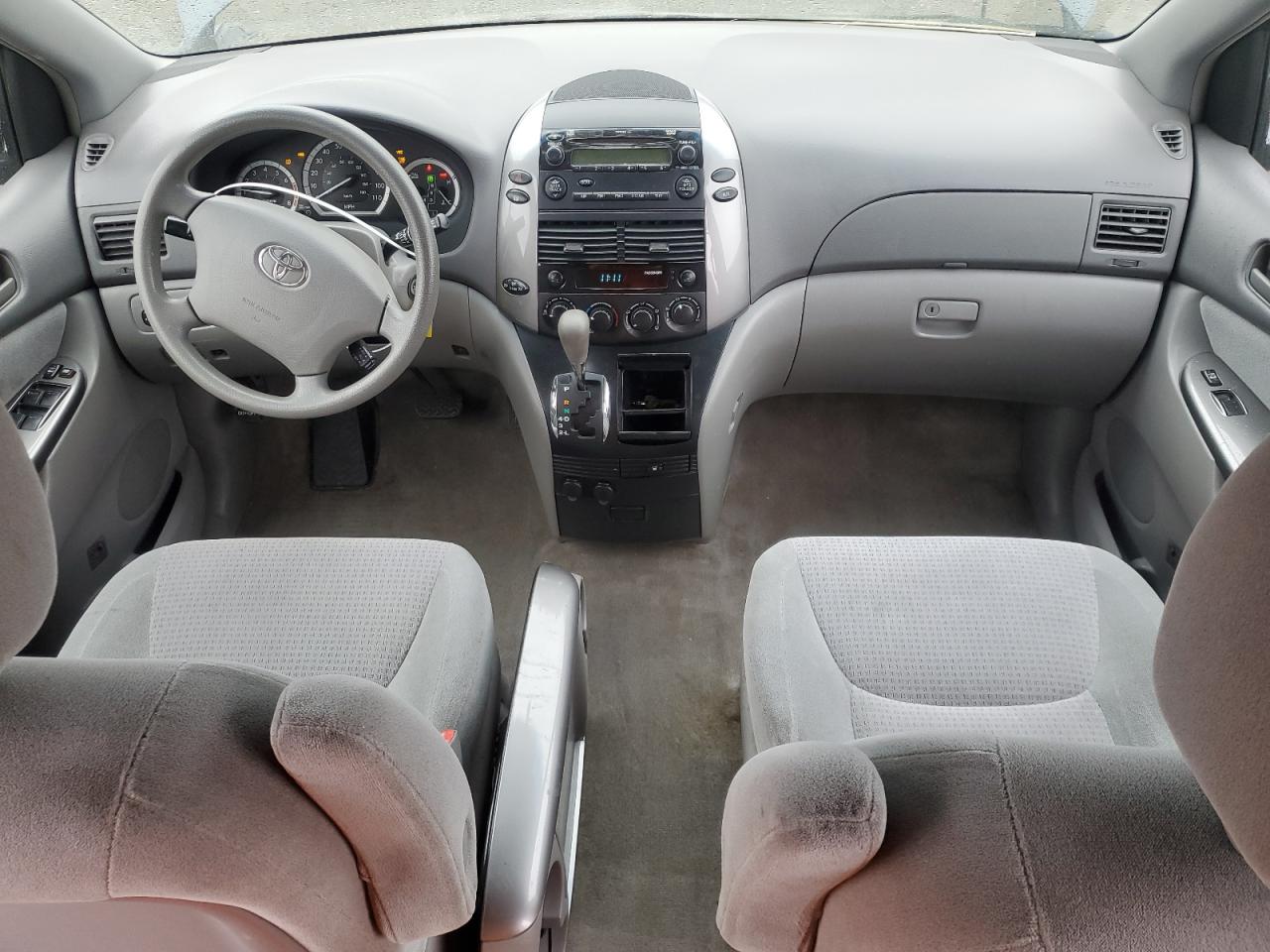 2009 Toyota Sienna - Image 8