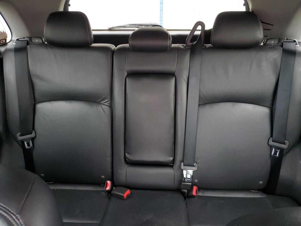 2015 Mitsubishi Outlander - Image 10