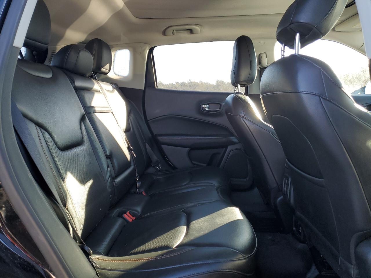 2018 Jeep Compass - Image 11