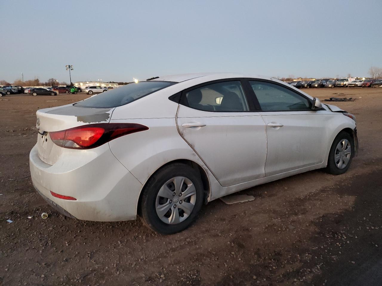 2016 Hyundai Elantra - Image 3