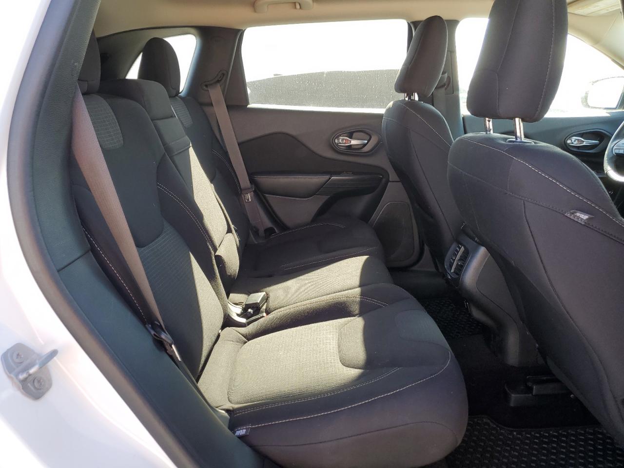 2016 Jeep Grand Cherokee - Image 11