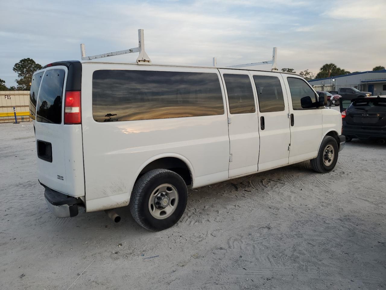 2016 Chevrolet Express - Image 3