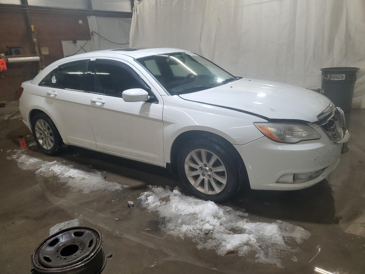 2013 Chrysler 200 - Image 4