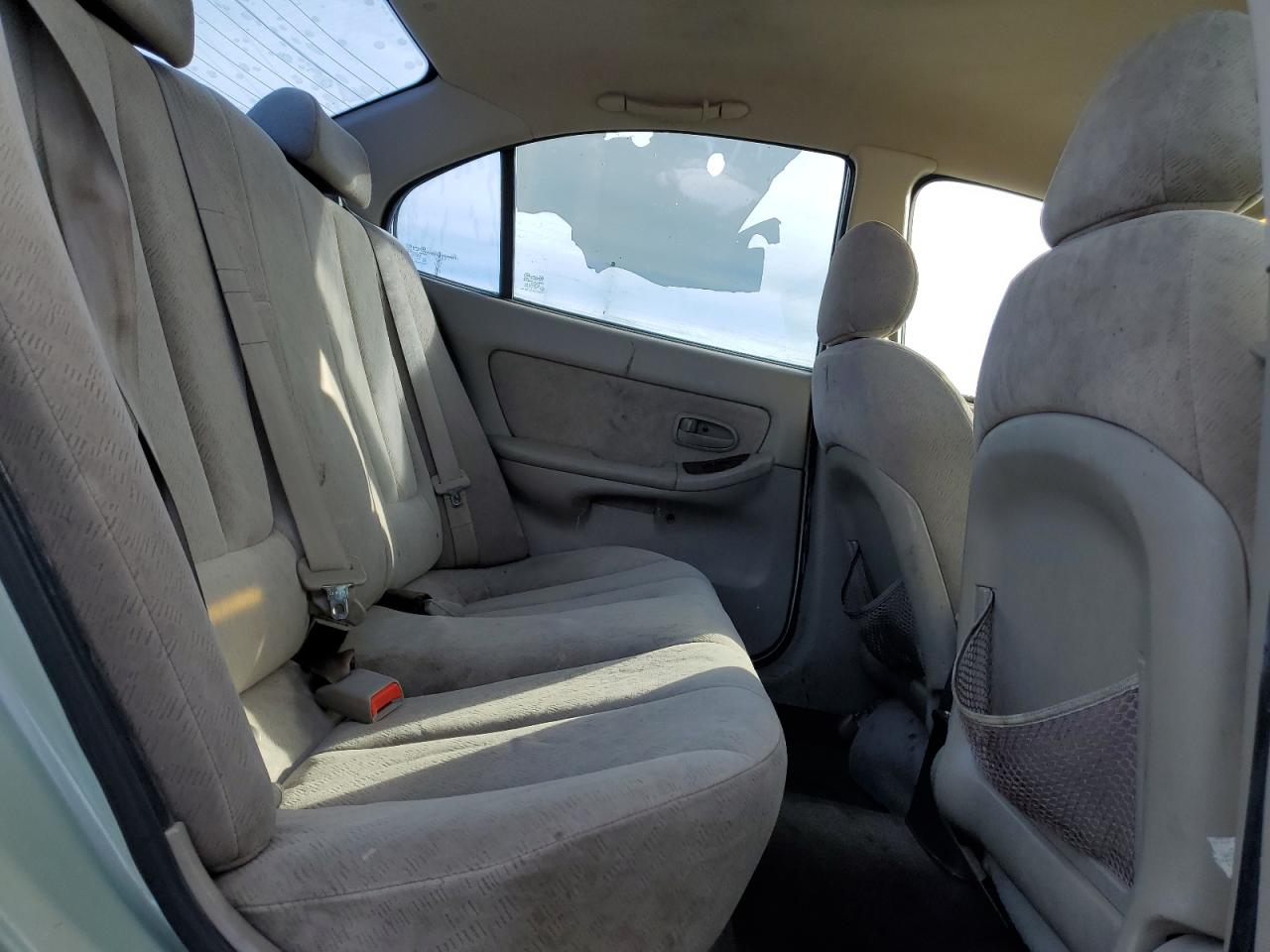 2004 Hyundai Elantra - Image 11