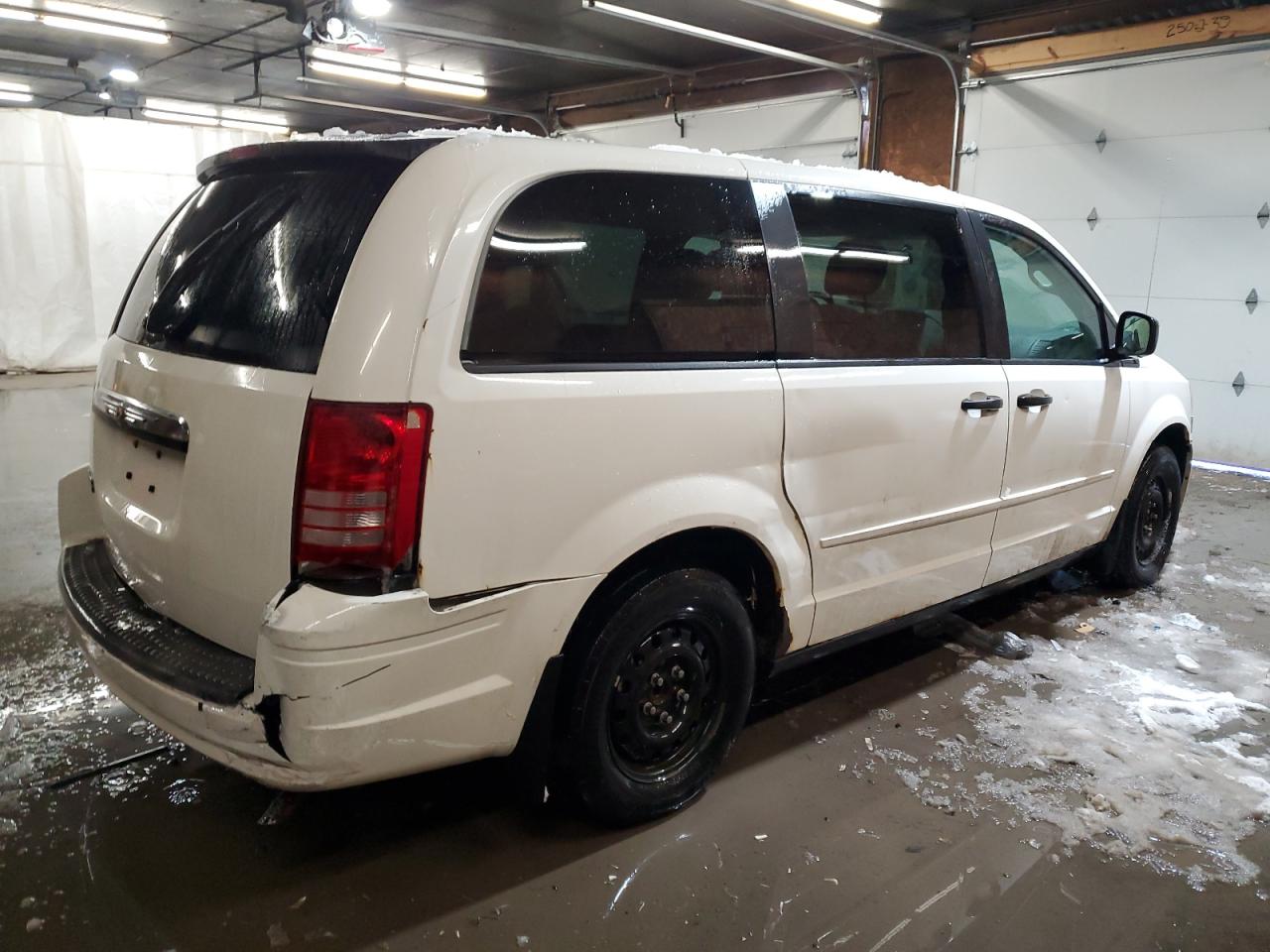 2008 Chrysler Town & Country - Image 3