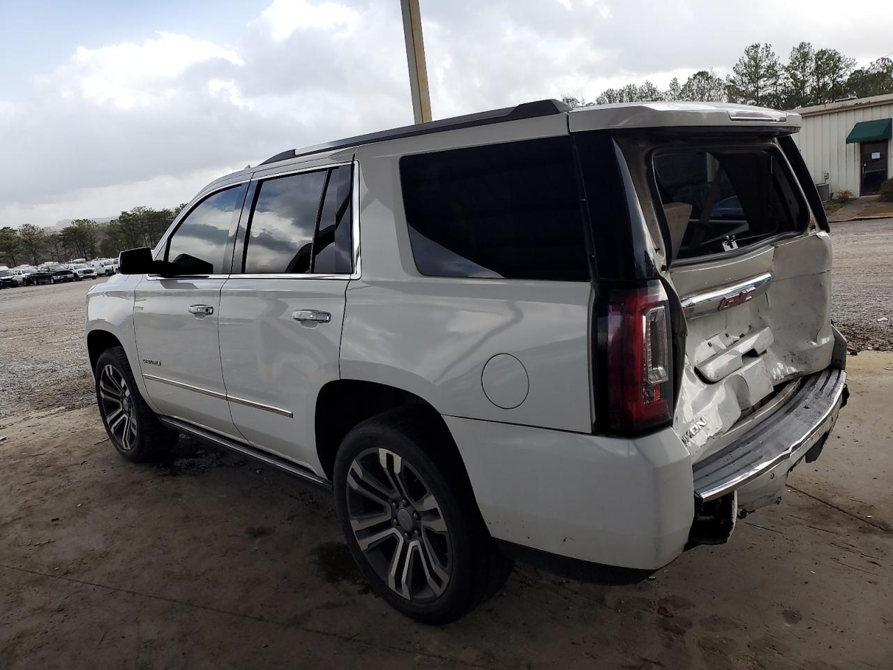 2017 GMC Yukon - Image 2
