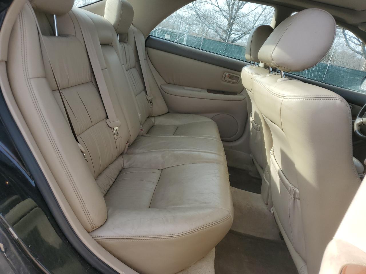2000 Lexus ES - Image 10