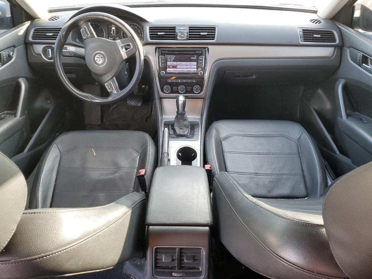 2015 Volkswagen Passat - Image 8