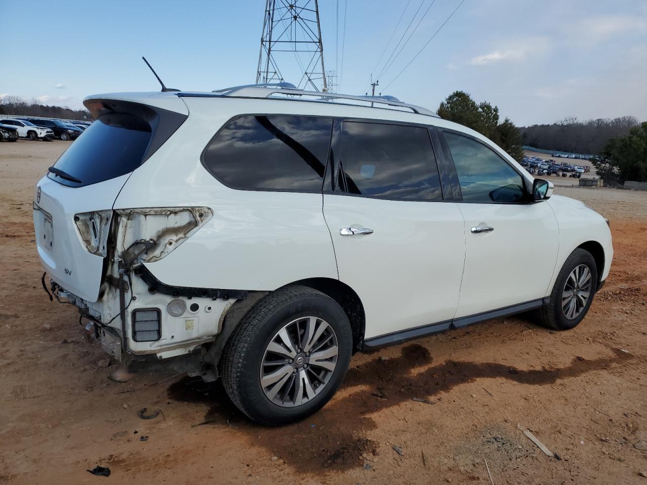 2017 Nissan Pathfinder - Image 3