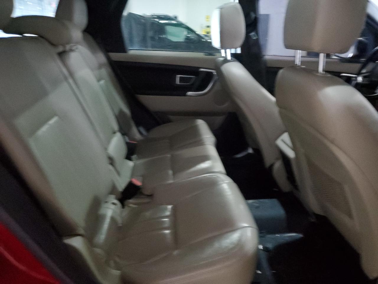 2015 Land Rover Discovery - Image 11