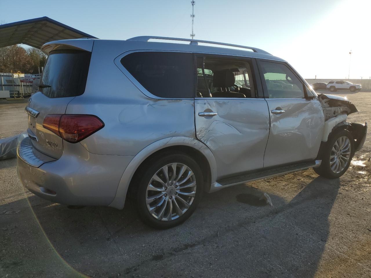 2017 Infiniti QX80 - Image 3