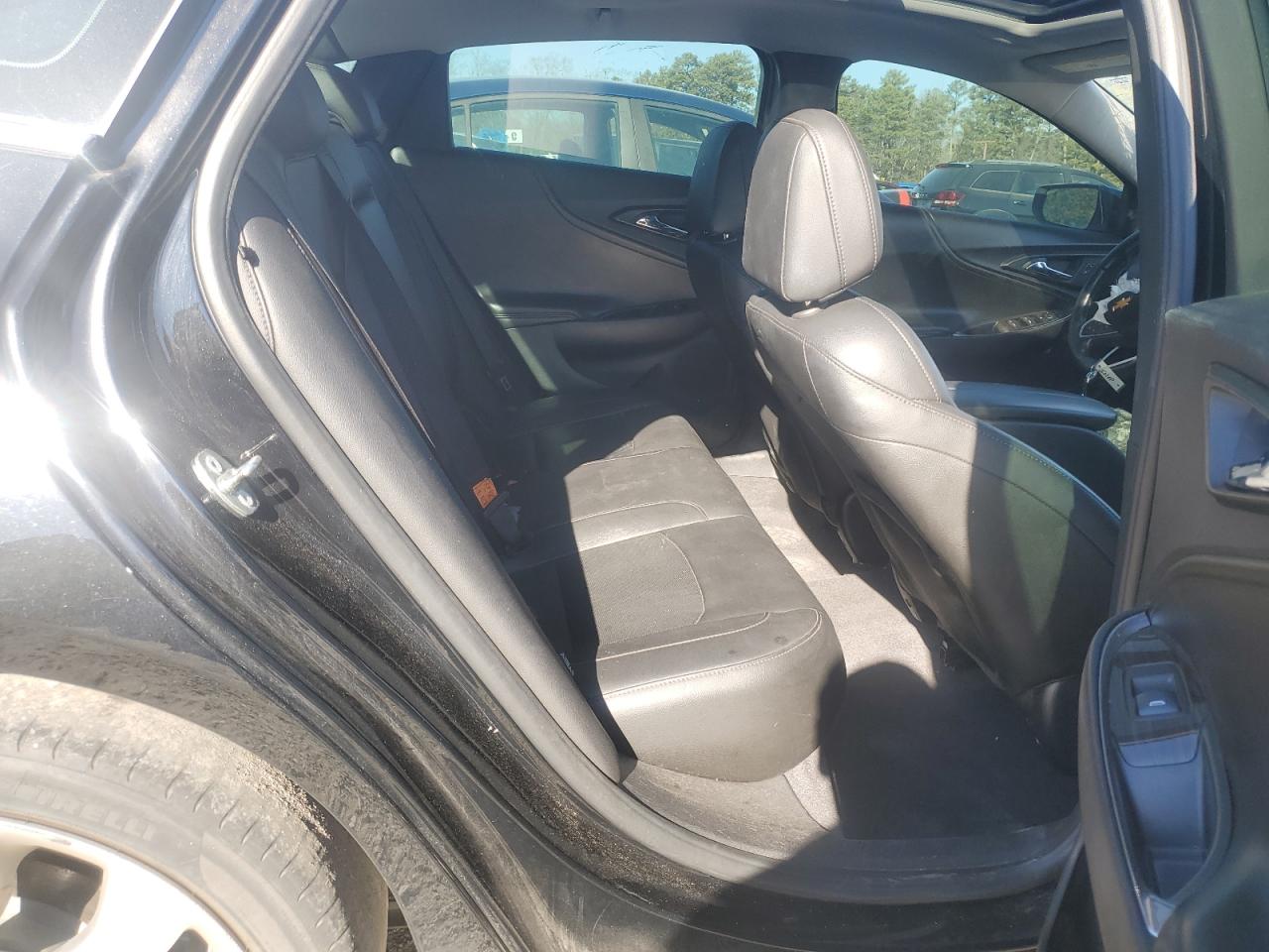 2018 Chevrolet Malibu - Image 10