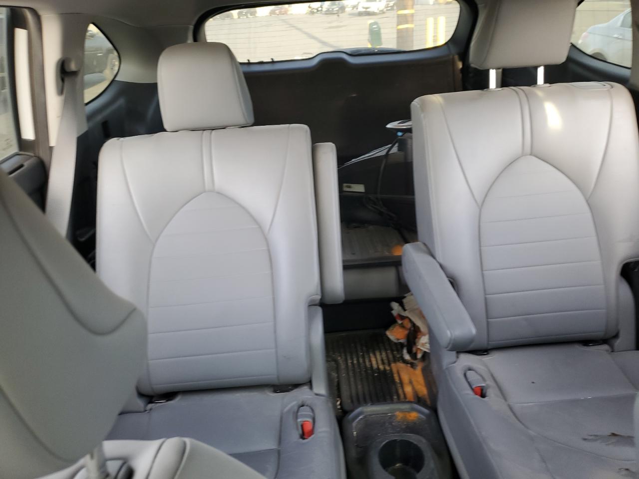 2022 Toyota Highlander - Image 10