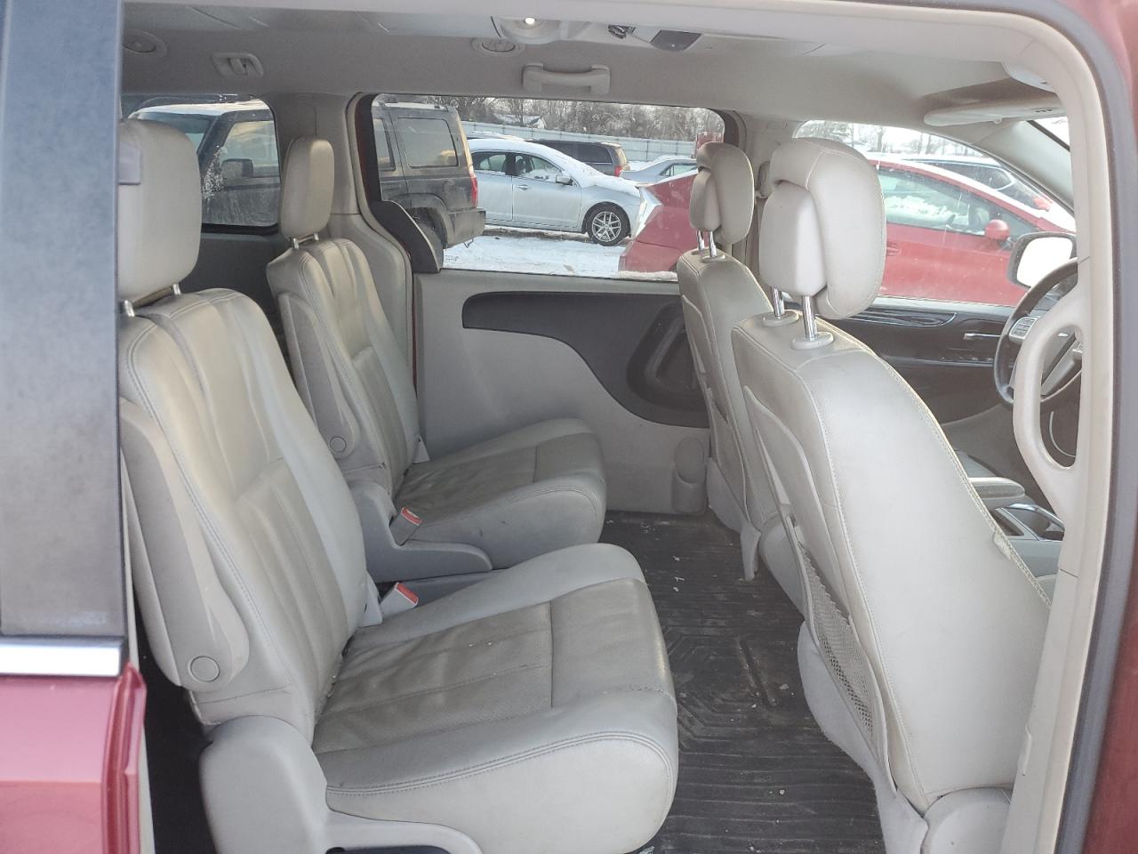 2012 Chrysler Town & Country - Image 11