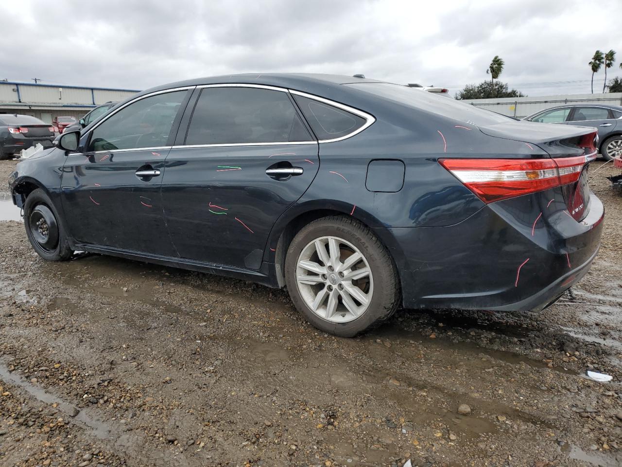 2015 Toyota Avalon - Image 2
